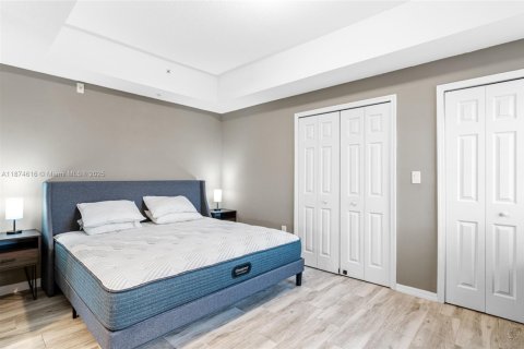 Condo in Miami, Florida, 3 bedrooms № 1922874 - photo 13