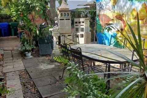 Снять в аренду квартиру в Майами, Флорида 1 спальня, 212.1м2, № 2005880 - фото 4