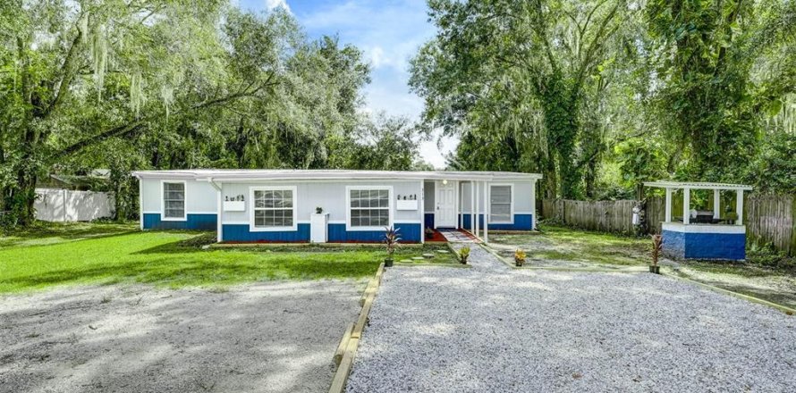 House in Orlando, Florida 4 bedrooms, 153.85 sq.m. № 1379805