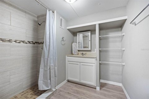 House in Orlando, Florida 4 bedrooms, 153.85 sq.m. № 1379805 - photo 24