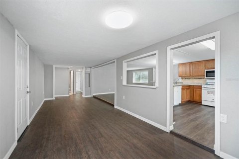 House in Orlando, Florida 4 bedrooms, 153.85 sq.m. № 1379805 - photo 9