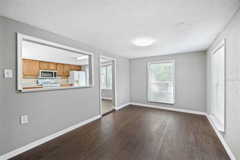 House in Orlando, Florida 4 bedrooms, 153.85 sq.m. № 1379805 - photo 8