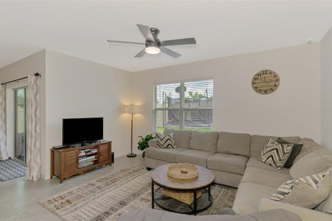 House in Bradenton, Florida 4 bedrooms, 169.83 sq.m. № 2200179 - photo 23