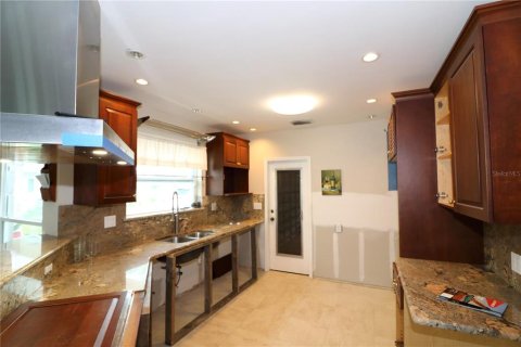 House in Treasure Island, Florida 3 bedrooms, 181.07 sq.m. № 1877299 - photo 6