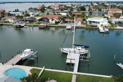 House in Treasure Island, Florida 3 bedrooms, 181.07 sq.m. № 1877299 - photo 15