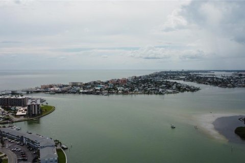 House in Treasure Island, Florida 3 bedrooms, 181.07 sq.m. № 1877299 - photo 17