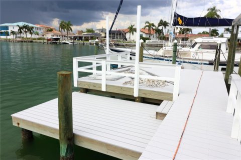 House in Treasure Island, Florida 3 bedrooms, 181.07 sq.m. № 1877299 - photo 13