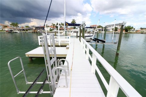 House in Treasure Island, Florida 3 bedrooms, 181.07 sq.m. № 1877299 - photo 10
