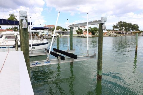 House in Treasure Island, Florida 3 bedrooms, 181.07 sq.m. № 1877299 - photo 12