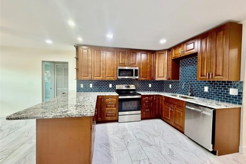 Villa ou maison à louer à Clearwater, Floride: 3 chambres, 153.29 m2 № 2103637 - photo 4