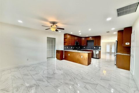 Villa ou maison à louer à Clearwater, Floride: 3 chambres, 153.29 m2 № 2103637 - photo 2