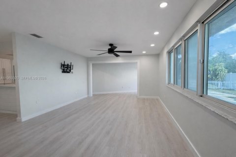 Casa en venta en Dania Beach, Florida, 3 dormitorios, 153.57 m2 № 2030611 - foto 29