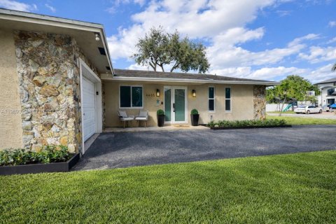 Casa en venta en Dania Beach, Florida, 3 dormitorios, 153.57 m2 № 2030611 - foto 2