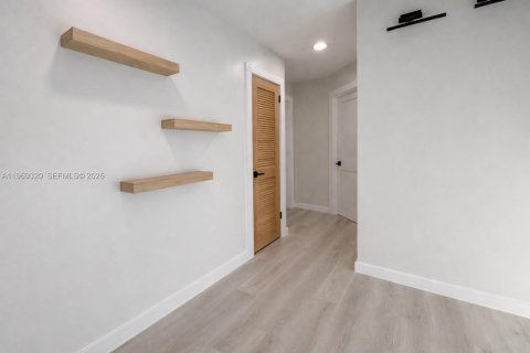 Casa en venta en Dania Beach, Florida, 3 dormitorios, 153.57 m2 № 2030611 - foto 5