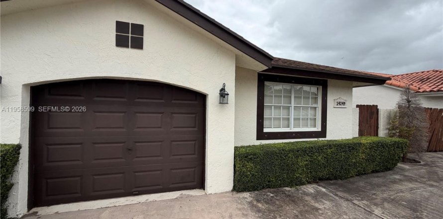 Дом в Майами, Флорида 4 спальни, 157.47м2 № 2023414