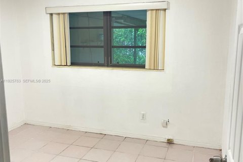 House in Cutler Bay, Florida 5 bedrooms, 232.26 sq.m. № 1984290 - photo 8