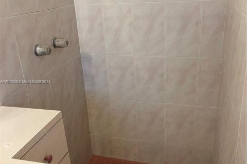 House in Cutler Bay, Florida 5 bedrooms, 232.26 sq.m. № 1984290 - photo 2