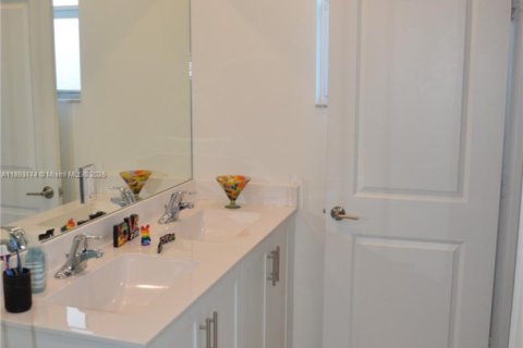 Townhouse in Homestead, Florida 3 bedrooms, 123.37 sq.m. № 1946786 - photo 19