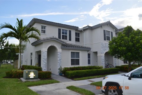 Townhouse in Homestead, Florida 3 bedrooms, 123.37 sq.m. № 1946786 - photo 1