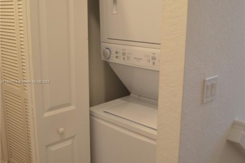 Townhouse in Homestead, Florida 3 bedrooms, 123.37 sq.m. № 1946786 - photo 17