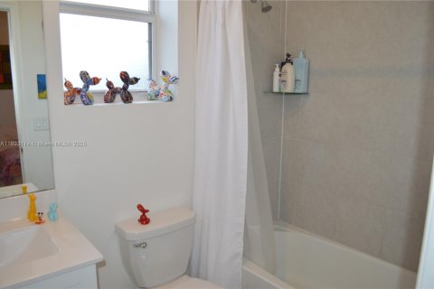 Townhouse in Homestead, Florida 3 bedrooms, 123.37 sq.m. № 1946786 - photo 23