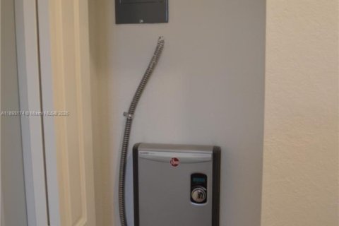 Townhouse in Homestead, Florida 3 bedrooms, 123.37 sq.m. № 1946786 - photo 18