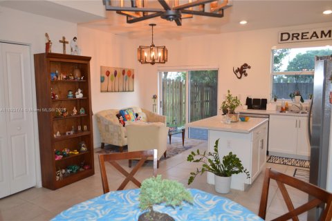 Townhouse in Homestead, Florida 3 bedrooms, 123.37 sq.m. № 1946786 - photo 13