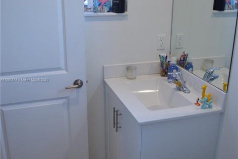 Townhouse in Homestead, Florida 3 bedrooms, 123.37 sq.m. № 1946786 - photo 25