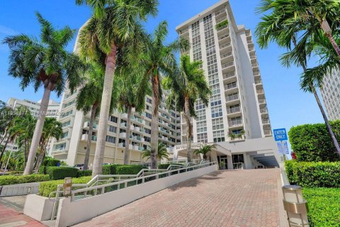 Condo in Miami Beach, Florida, 2 bedrooms № 2154826 - photo 20