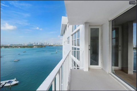 Condo in Miami Beach, Florida, 2 bedrooms № 2154826 - photo 2