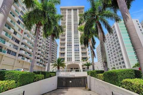 Condo in Miami Beach, Florida, 2 bedrooms № 2154826 - photo 19