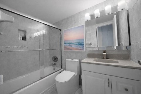 Condo in Miami Beach, Florida, 2 bedrooms № 2154826 - photo 11