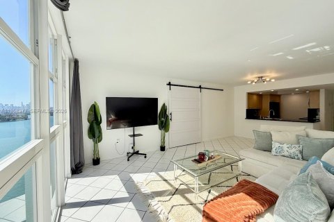 Condo in Miami Beach, Florida, 2 bedrooms № 2154826 - photo 3
