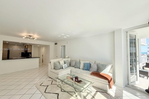 Condo in Miami Beach, Florida, 2 bedrooms № 2154826 - photo 4