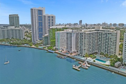 Condo in Miami Beach, Florida, 2 bedrooms № 2154826 - photo 27
