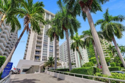 Condo in Miami Beach, Florida, 2 bedrooms № 2154826 - photo 21