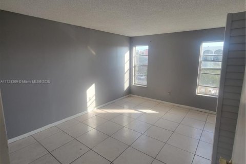 Copropriété à vendre à Lauderhill, Floride: 2 chambres, 89.09 m2 № 1942819 - photo 4