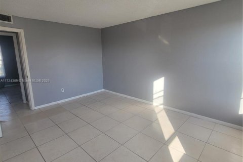 Copropriété à vendre à Lauderhill, Floride: 2 chambres, 89.09 m2 № 1942819 - photo 6