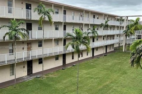 Copropriété à vendre à Lauderhill, Floride: 2 chambres, 89.09 m2 № 1942819 - photo 2