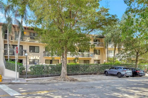 Купить кондоминиум в Корал-Гейблс, Флорида 2 спальни, 96.43м2, № 2013569 - фото 5