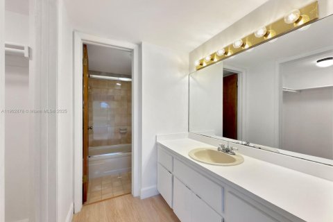 Купить кондоминиум в Корал-Гейблс, Флорида 2 спальни, 96.43м2, № 2013569 - фото 12