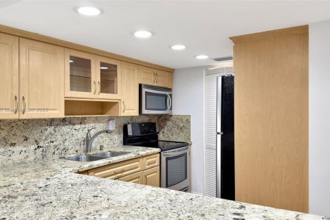 Купить кондоминиум в Корал-Гейблс, Флорида 2 спальни, 96.43м2, № 2013569 - фото 9