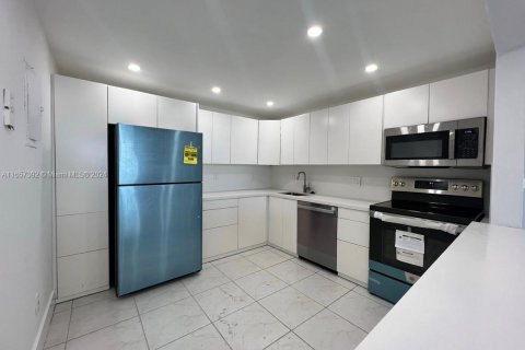 Кондоминиум с 2 спальнями в Норт-Майами, Флорида № 2019492