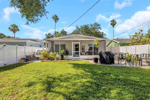 House in Clearwater, Florida 2 bedrooms, 102.56 sq.m. № 2148191 - photo 10