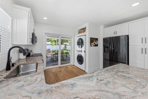 House in Clearwater, Florida 2 bedrooms, 102.56 sq.m. № 2148191 - photo 12