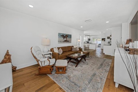 House in Clearwater, Florida 2 bedrooms, 102.56 sq.m. № 2148191 - photo 26