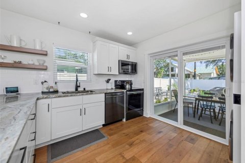 House in Clearwater, Florida 2 bedrooms, 102.56 sq.m. № 2148191 - photo 14