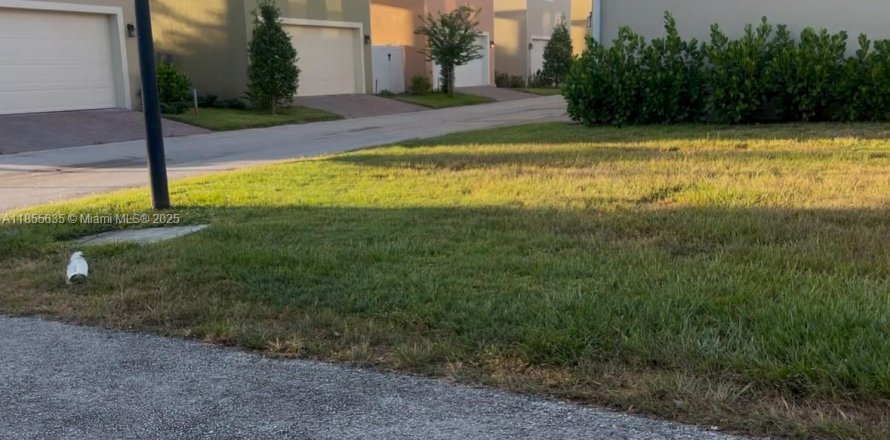 Terreno en Port St. Lucie, Florida № 2013842