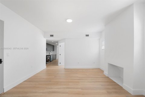 Propiedad comercial en venta en Miami, Florida, 327.76 m2 № 2339876 - foto 9