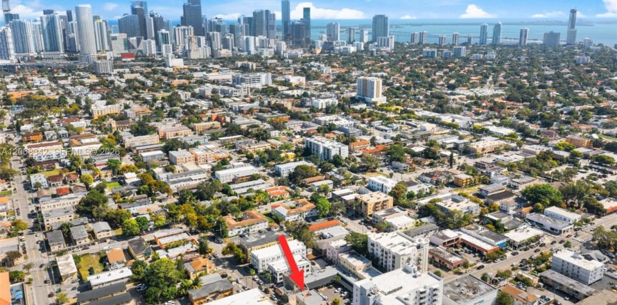 Propiedad comercial en Miami, Florida 327.76 m2 № 2339876